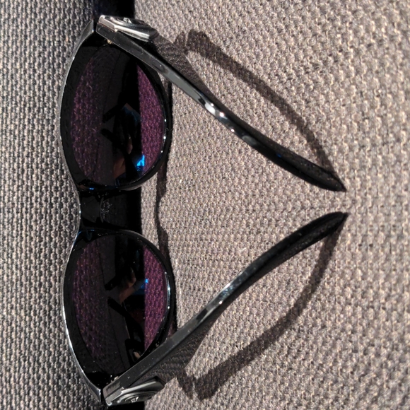 Gianni Versace Sunglasses with Case - Picture 4 of 7
